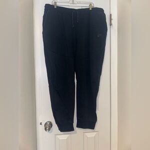 Like New! Men’s Nike Tech Sweatpants 3XL. Excellent condition